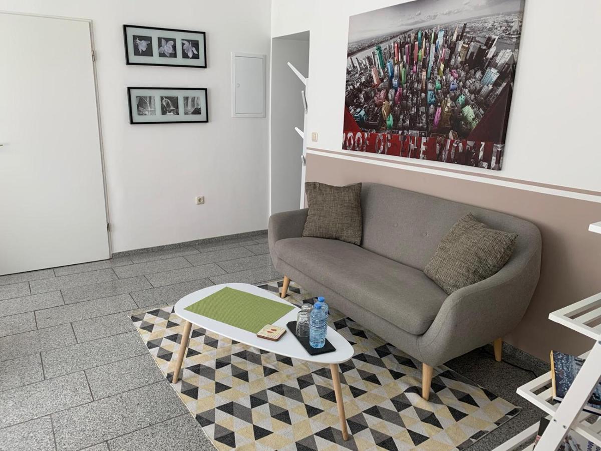 Hotel Und Apartment Garni Eurode Live แฮร์โซเกนราธ ภายนอก รูปภาพ