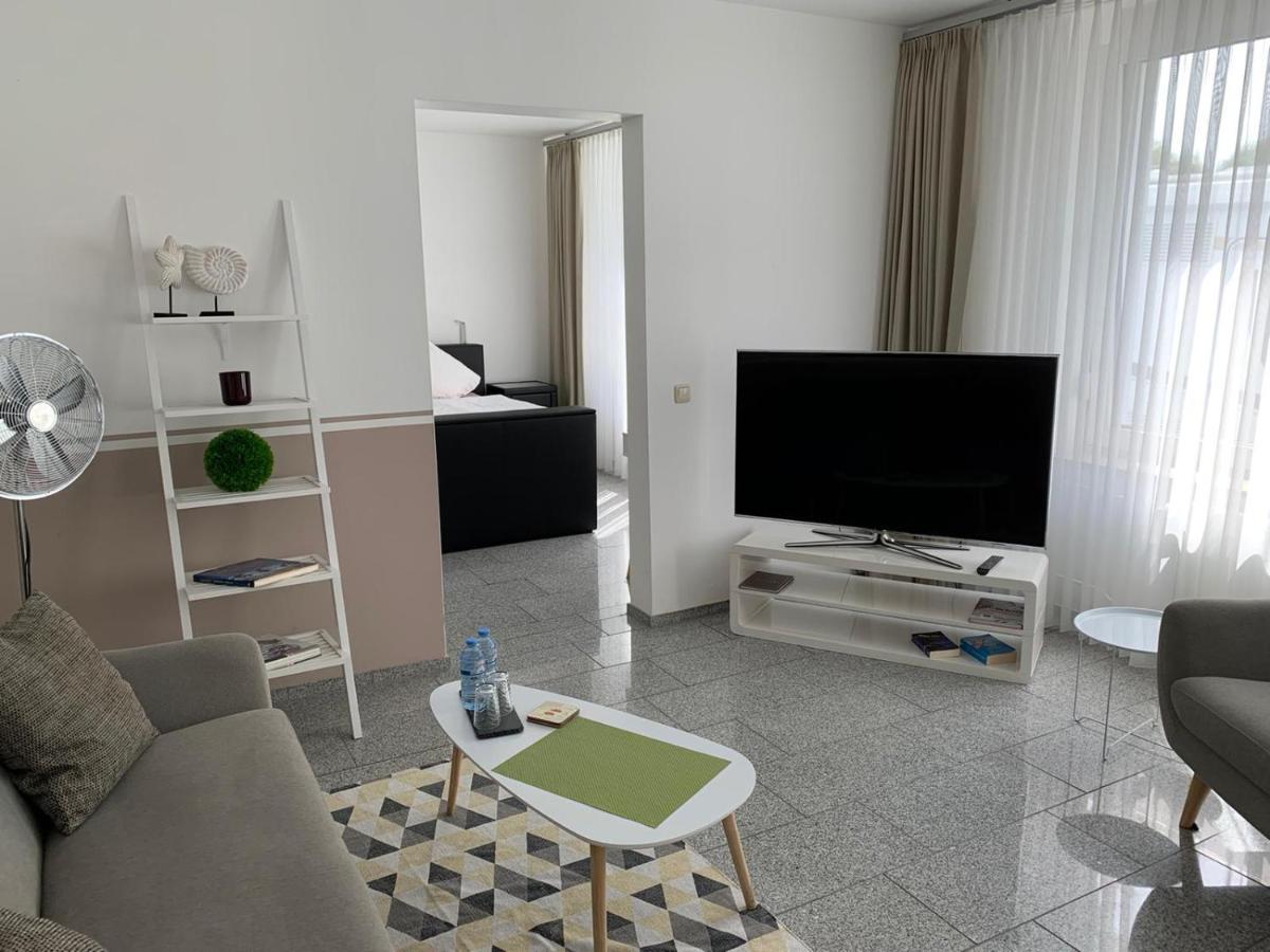 Hotel Und Apartment Garni Eurode Live แฮร์โซเกนราธ ภายนอก รูปภาพ