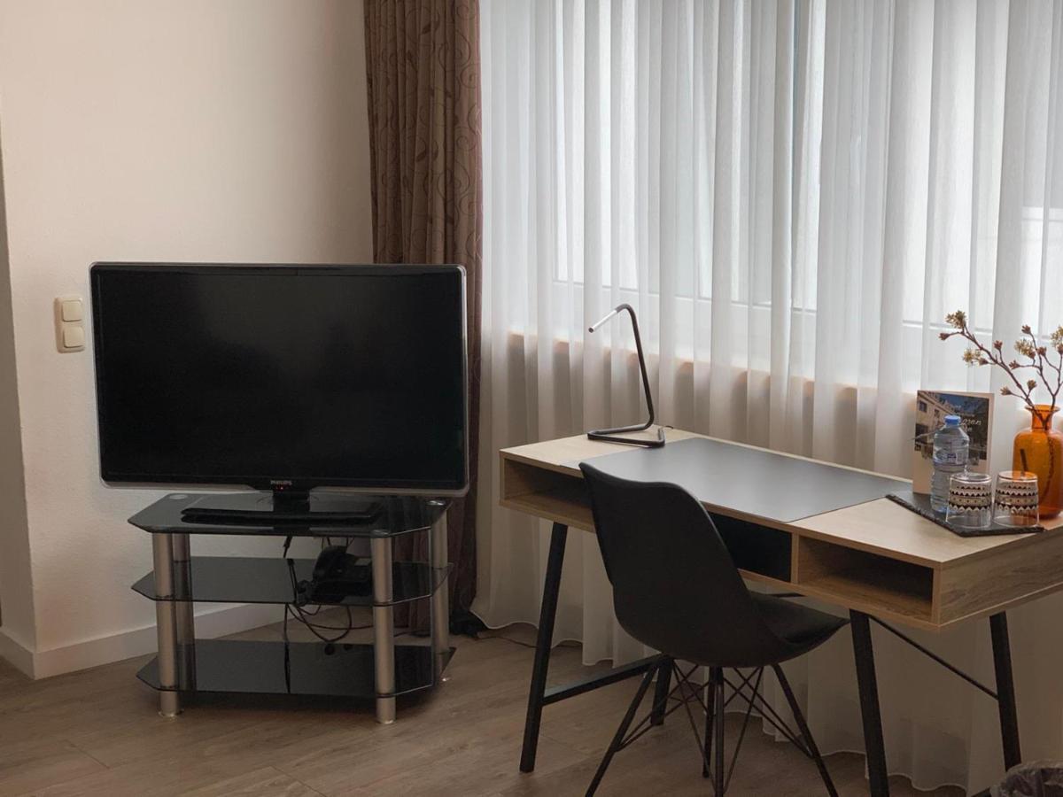 Hotel Und Apartment Garni Eurode Live แฮร์โซเกนราธ ภายนอก รูปภาพ
