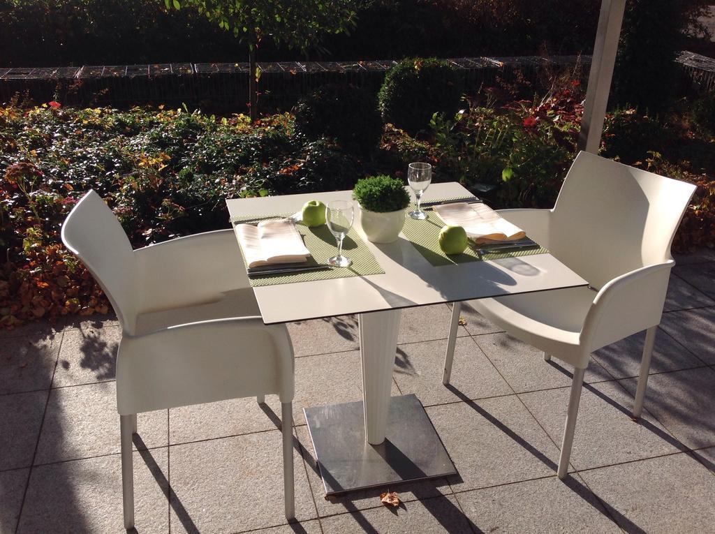 Hotel Und Apartment Garni Eurode Live แฮร์โซเกนราธ ภายนอก รูปภาพ