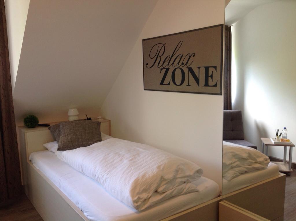 Hotel Und Apartment Garni Eurode Live แฮร์โซเกนราธ ภายนอก รูปภาพ