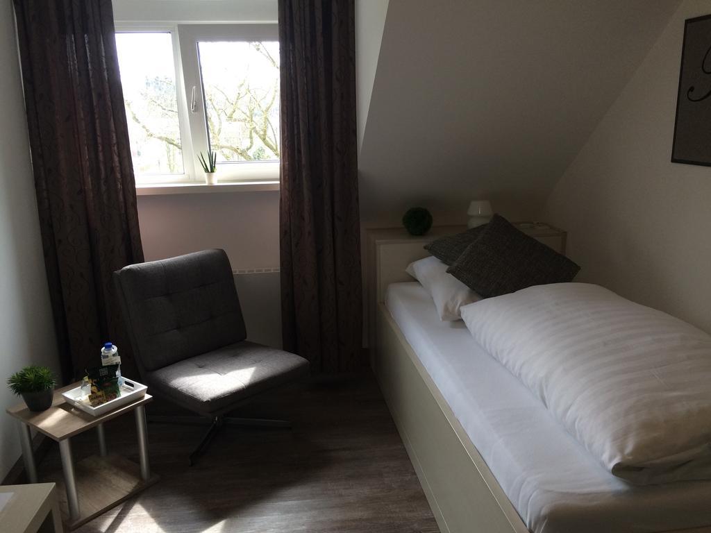 Hotel Und Apartment Garni Eurode Live แฮร์โซเกนราธ ภายนอก รูปภาพ
