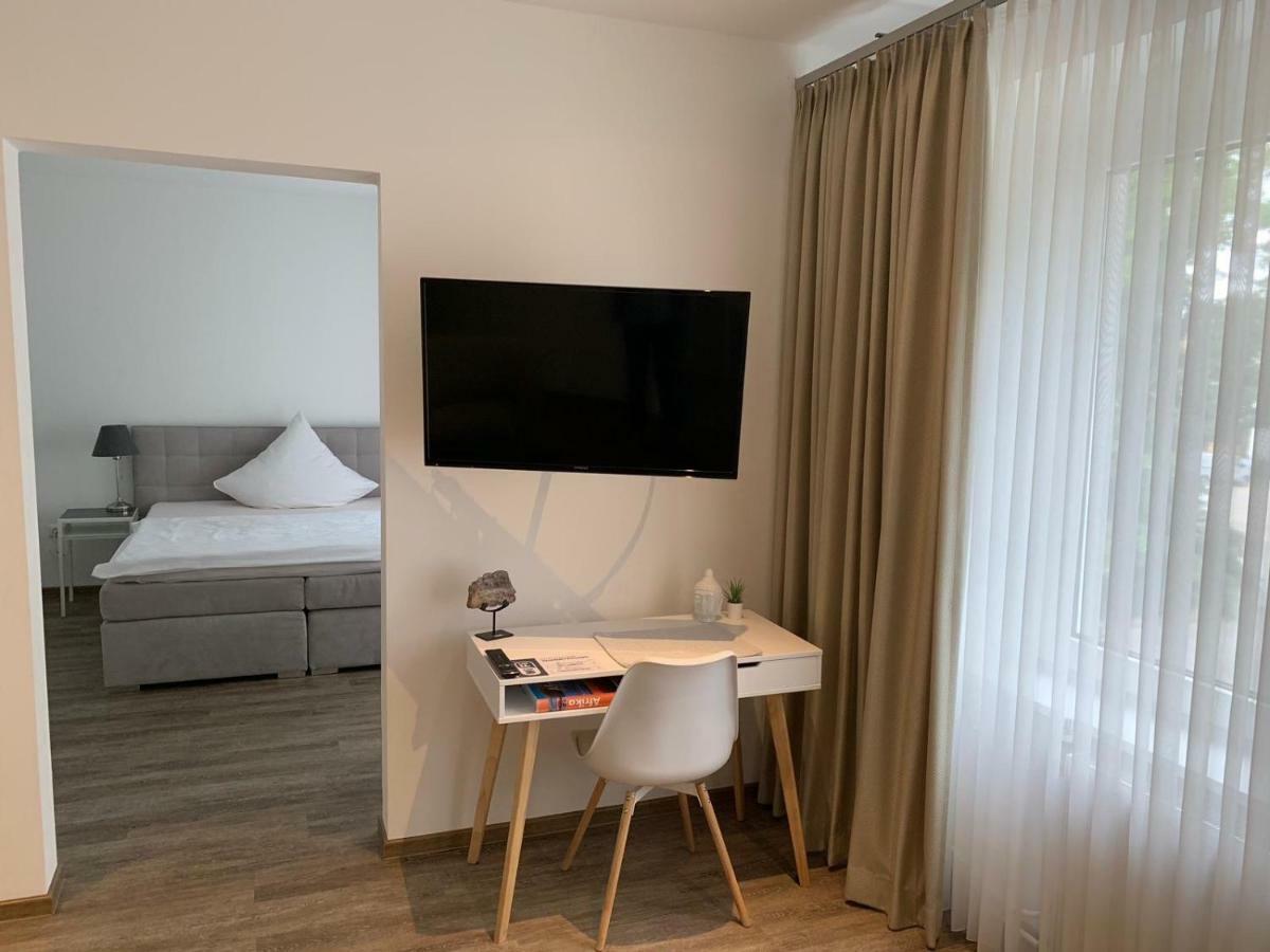 Hotel Und Apartment Garni Eurode Live แฮร์โซเกนราธ ภายนอก รูปภาพ