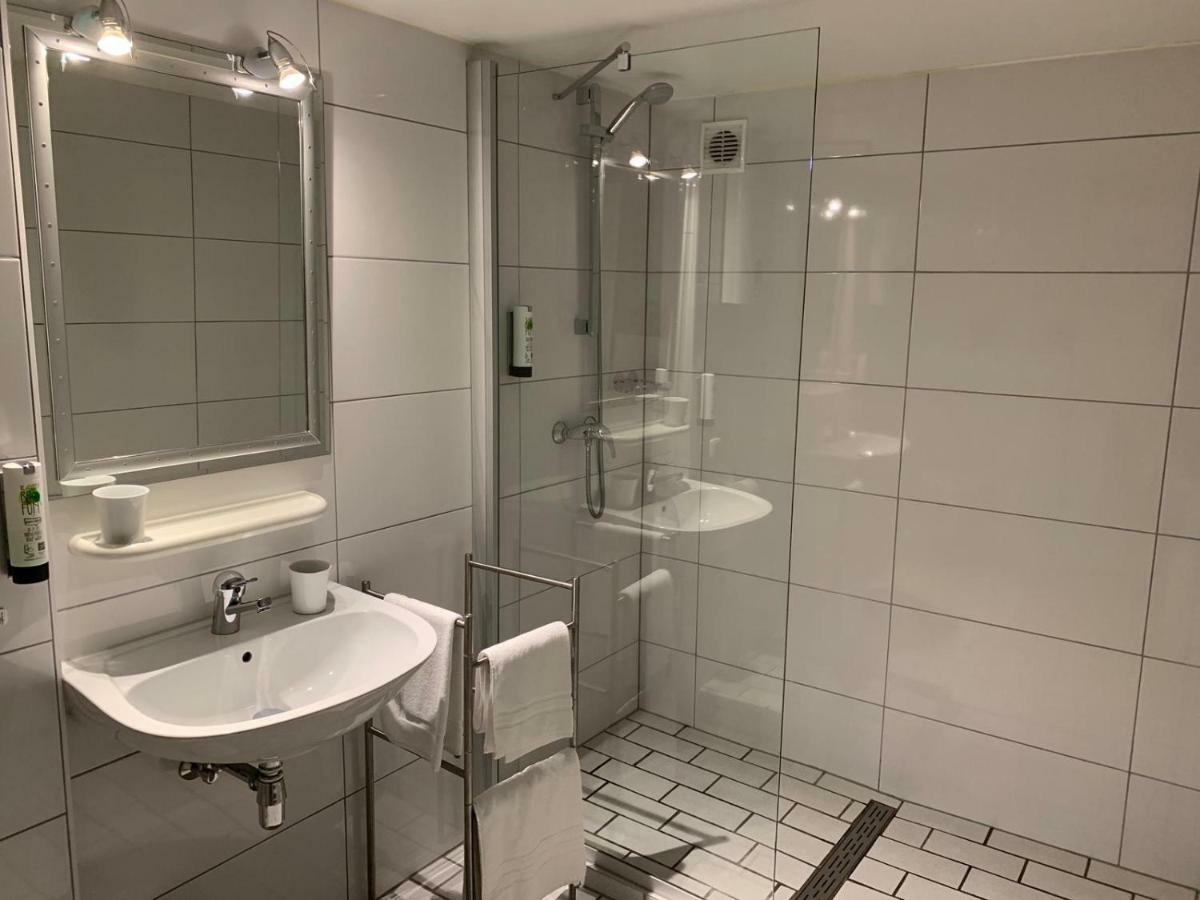 Hotel Und Apartment Garni Eurode Live แฮร์โซเกนราธ ภายนอก รูปภาพ