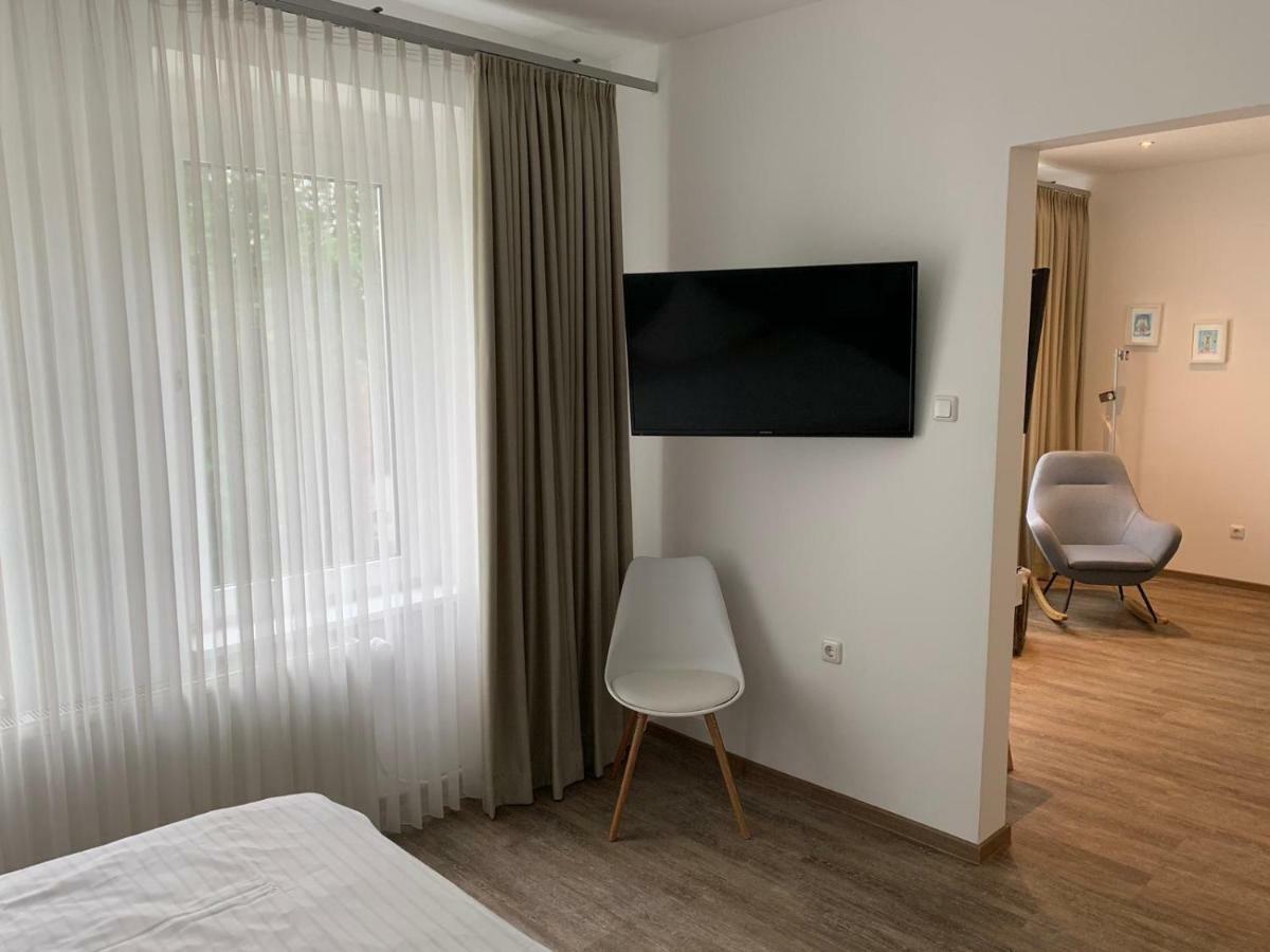 Hotel Und Apartment Garni Eurode Live แฮร์โซเกนราธ ภายนอก รูปภาพ