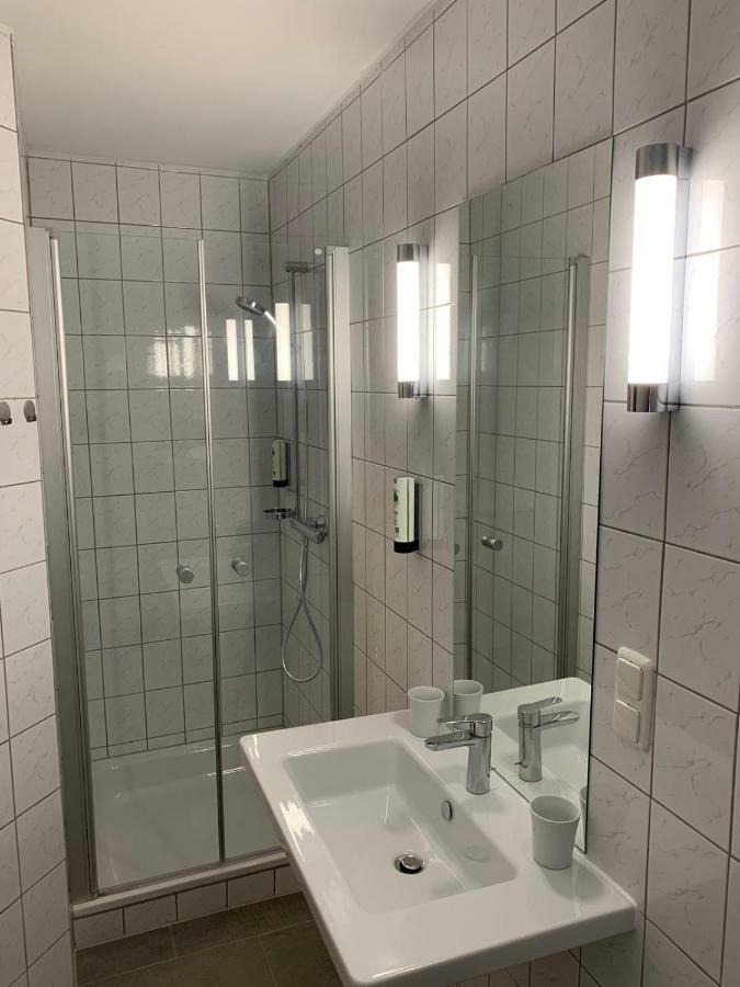Hotel Und Apartment Garni Eurode Live แฮร์โซเกนราธ ภายนอก รูปภาพ