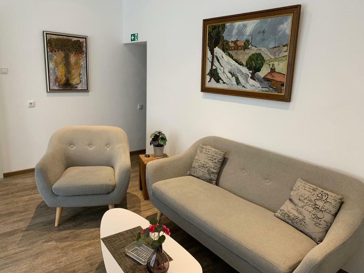 Hotel Und Apartment Garni Eurode Live แฮร์โซเกนราธ ภายนอก รูปภาพ