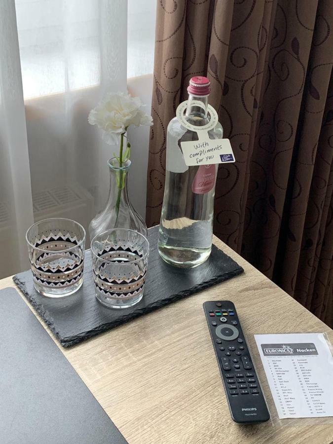 Hotel Und Apartment Garni Eurode Live แฮร์โซเกนราธ ภายนอก รูปภาพ